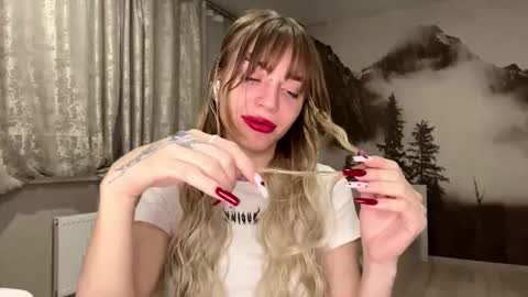 hsiuscherich online show from December 15, 2:10 pm