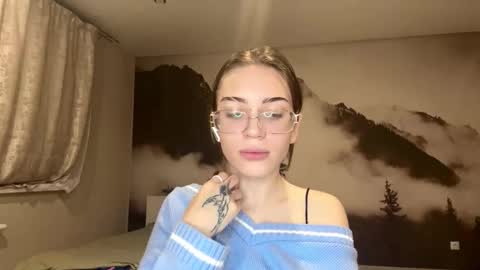 hsiuscherich online show from December 19, 2:13 pm