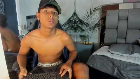 Snapshot of hudson_beasley chatting on October 21, 1:12 pm Hudson Beasley online show from October 21, 1:12 pm
