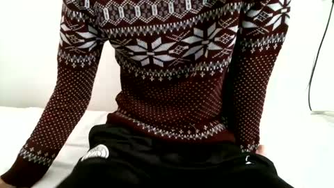 Snapshot of hug_me chatting on February 24, 11:21 am Keanu online show from February 24, 11:21 am