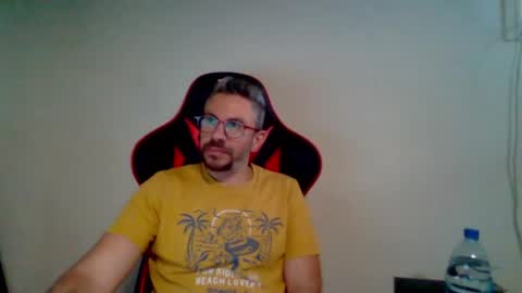 Snapshot of huge__cumshot chatting on April 12, 2:22 pm huge__cumshot online show from April 12, 2:22 pm