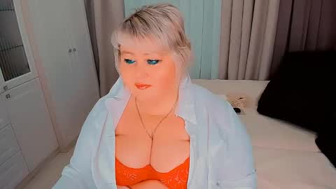 Snapshot of huge_booobs chatting on January 13, 7:42 pm milli online show from January 13, 7:42 pm