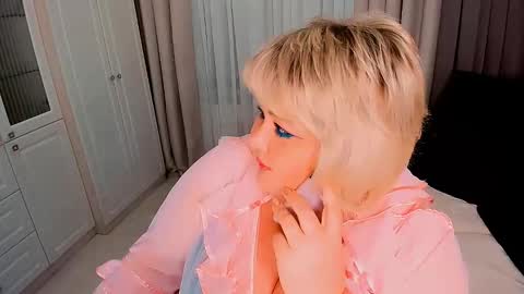 Snapshot of huge_booobs chatting on February 8, 7:49 pm milli online show from February 8, 7:49 pm