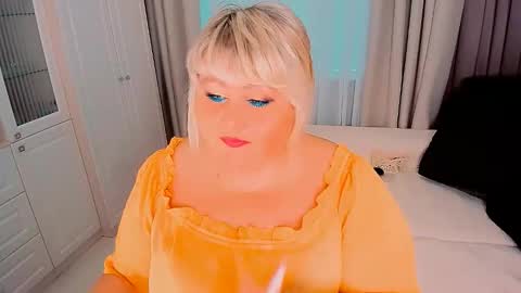 Snapshot of huge_booobs chatting on September 9, 1:32 pm milli online show from September 9, 1:32 pm