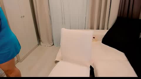 Snapshot of huge_booobs chatting on September 23, 7:06 pm milli online show from September 23, 7:06 pm