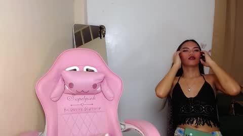 Snapshot of hugeasiancockandrea chatting on December 1, 8:42 pm drea  online show from December 1, 8:42 pm