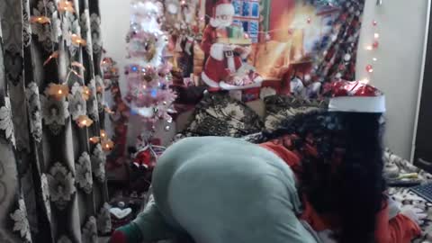 Snapshot of hugeassdevil chatting on December 28, 11:37 pm hugeassdevil online show from December 28, 11:37 pm