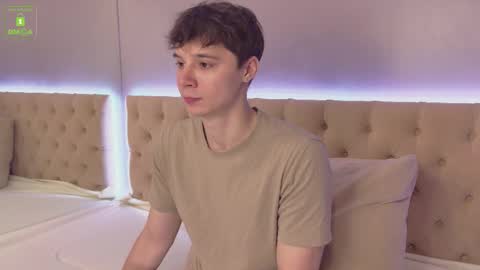 Snapshot of hugebangins_ chatting on October 1, 10:43 am ANTHONY online show from October 1, 10:43 am