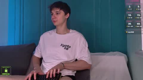 Snapshot of hugebangins_ chatting on October 17, 4:26 am ANTHONY online show from October 17, 4:26 am