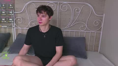 Snapshot of hugebangins_ chatting on November 1, 4:14 am ANTHONY online show from November 1, 4:14 am