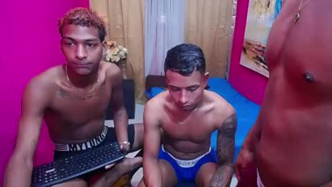 jose bigcock i like masturbate my big dick and finger my ass hole i am so hot online show from January 16, 7:18 pm