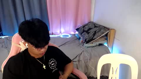 Snapshot of hugecock_in_townx chatting on March 8, 9:40 pm Liam online show from March 8, 9:40 pm