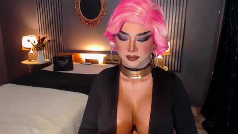 Snapshot of hugecockchristine chatting on October 26, 2:50 am Christine online show from October 26, 2:50 am