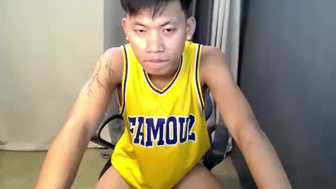 hugecockjames09 online show from September 14, 4:44 am