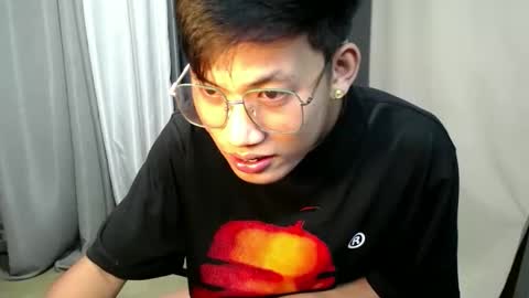 hugecockjames09 online show from October 2, 12:45 pm