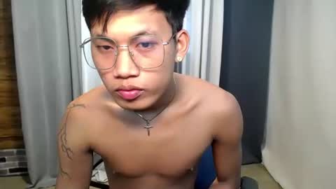 hugecockjames09 online show from October 10, 8:02 am