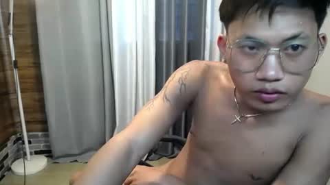 hugecockjames09 online show from October 20, 8:48 am
