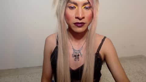 Snapshot of hugedaneska chatting on December 23, 6:11 am Danezka online show from December 23, 6:11 am