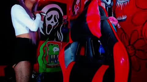 Snapshot of hugedaneska chatting on March 29, 6:24 am Danezka online show from March 29, 6:24 am