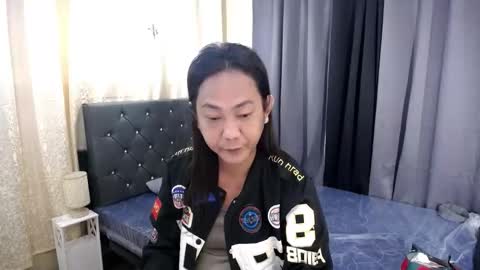 hugejuicyhotdog online show from December 17, 4:07 am