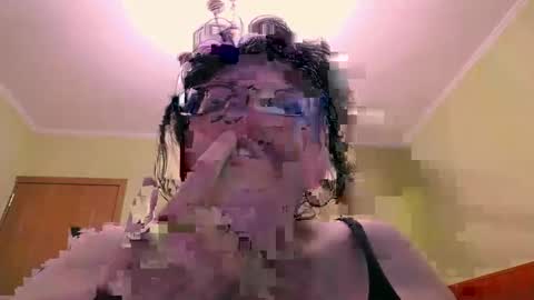 Snapshot of hugetitsxxx chatting on December 12, 7:04 pm HugeTitsXXX online show from December 12, 7:04 pm