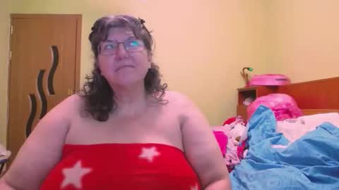 Snapshot of hugetitsxxx chatting on October 14, 12:11 am HugeTitsXXX online show from October 14, 12:11 am