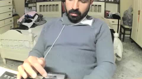 hugeveiny online show from April 13, 5:07 pm