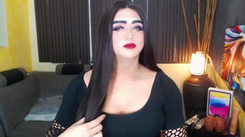 Snapshot of hugexmslovelyxcock chatting on April 10, 8:02 pm MsLovely online show from April 10, 8:02 pm