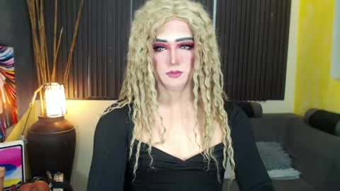 Snapshot of hugexmslovelyxcock chatting on April 22, 10:22 pm MsLovely online show from April 22, 10:22 pm
