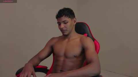 Snapshot of hugo_cano chatting on February 10, 5:17 pm Hugo Cano online show from February 10, 5:17 pm