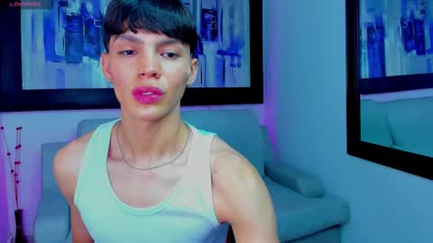 Snapshot of hugo_cano chatting on March 15, 7:09 pm Hugo Cano online show from March 15, 7:09 pm