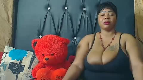 Snapshot of humongoustitss500929 chatting on September 18, 5:37 pm humongoustitss500929 online show from September 18, 5:37 pm