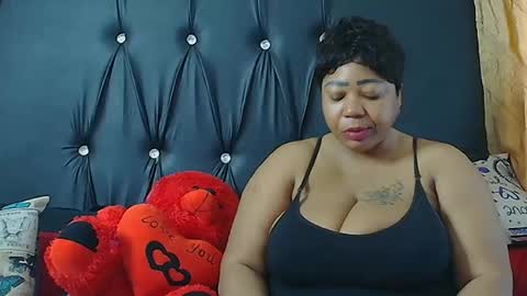 Snapshot of humongoustitss500929 chatting on September 24, 7:12 am humongoustitss500929 online show from September 24, 7:12 am