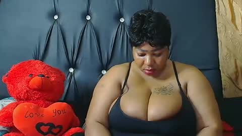 Snapshot of humongoustitss500929 chatting on September 24, 7:17 pm humongoustitss500929 online show from September 24, 7:17 pm