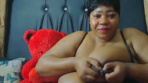 Snapshot of humongoustitss500929 chatting on September 27, 5:51 pm humongoustitss500929 online show from September 27, 5:51 pm