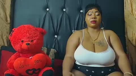 Snapshot of humongoustitss500929 chatting on October 4, 4:27 pm humongoustitss500929 online show from October 4, 4:27 pm