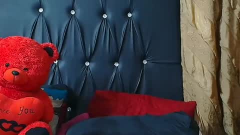 Snapshot of humongoustitss500929 chatting on October 7, 4:37 pm humongoustitss500929 online show from October 7, 4:37 pm