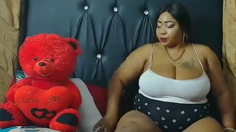 Snapshot of humongoustitss500929 chatting on October 18, 6:30 pm humongoustitss500929 online show from October 18, 6:30 pm