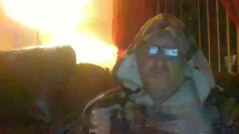 Snapshot of hung69foryou chatting on December 29, 10:03 pm hung69foryou online show from December 29, 10:03 pm