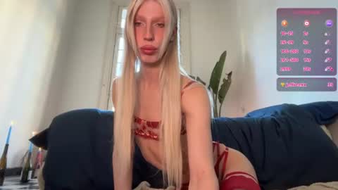 Snapshot of hung_angel_xxl chatting on June 30, 12:28 pm Alice help me reach 100 likes online show from June 30, 12:28 pm