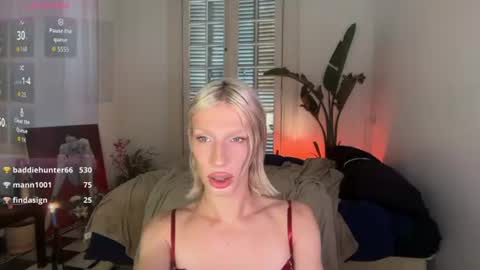Snapshot of hung_angel_xxl chatting on July 6, 3:03 pm Alice help me reach 100 likes online show from July 6, 3:03 pm