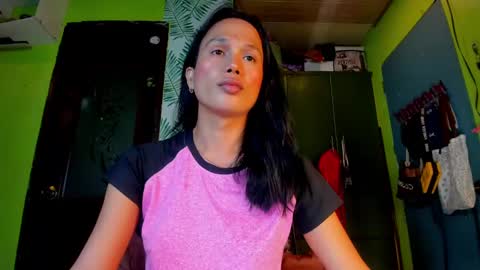 Snapshot of hungasiangirl chatting on January 17, 5:32 am help me make 25000 tokens for my mother HEARING aid online show from January 17, 5:32 am