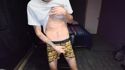 Snapshot of hungbidad666 chatting on December 4, 8:29 pm FootLover online show from December 4, 8:29 pm