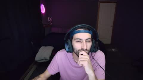 Snapshot of hungbidad666 chatting on December 5, 5:17 pm FootLover online show from December 5, 5:17 pm