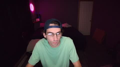 Snapshot of hungbidad666 chatting on December 6, 3:30 am FootLover online show from December 6, 3:30 am