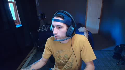 Snapshot of hungbidad666 chatting on December 7, 4:03 pm FootLover online show from December 7, 4:03 pm