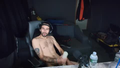 Snapshot of hungbidad666 chatting on September 14, 3:05 am FootLover online show from September 14, 3:05 am