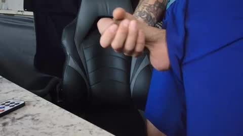 Snapshot of hungbidad666 chatting on November 19, 8:42 pm FootLover online show from November 19, 8:42 pm