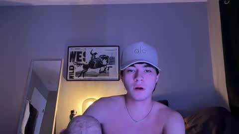 Snapshot of hungc0llegejock chatting on October 28, 1:42 am hungc0llegejock online show from October 28, 1:42 am