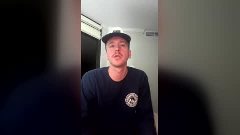 Snapshot of hungjohn222 chatting on March 22, 12:36 am hungjohn222 online show from March 22, 12:36 am